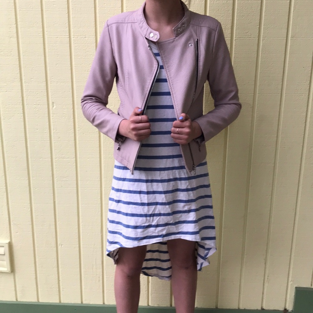 Pink Jacket with zipper and pockets!